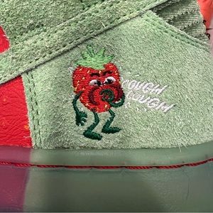 Nike SB Dunk High “Strawberry Cough”